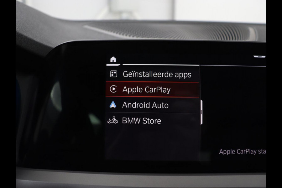 BMW 3 Serie 318i Business Edition | Stoelverwarming | Camera | Live Cockpit | Carplay | Navigatie | Full LED | Parkeerhulp | Climate control | Bluetooth | Cruise control