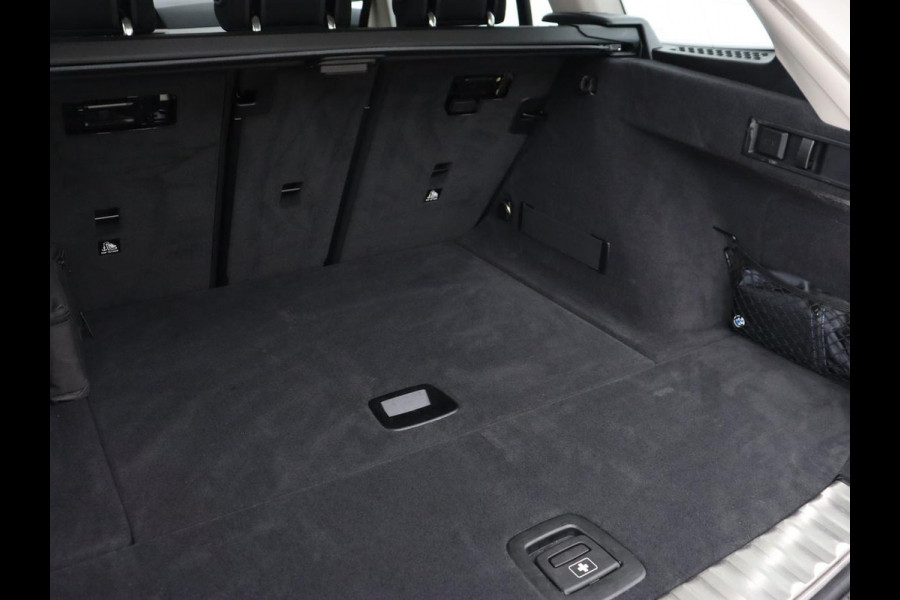 BMW 3 Serie 318i Business Edition | Stoelverwarming | Camera | Live Cockpit | Carplay | Navigatie | Full LED | Parkeerhulp | Climate control | Bluetooth | Cruise control