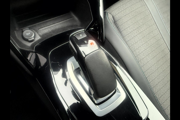 Peugeot e-2008 EV Allure Pack 50 kWh SOH 91,3%, Camera, Carplay, Stoelverwarming