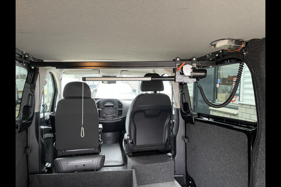 Mercedes-Benz Vito 116 CDI automaat rolstoelbus / speciaal gebouwd voor rolstoel bestuurder / € 27.950 marge / zwart metallic / lift / hand gas en rem / airco / cruise control / euro 6 diesel