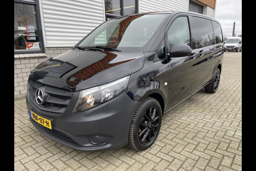 Mercedes-Benz Vito 116 CDI automaat rolstoelbus / speciaal gebouwd voor rolstoel bestuurder / € 27.950 marge / zwart metallic / lift / hand gas en rem / airco / cruise control / euro 6 diesel