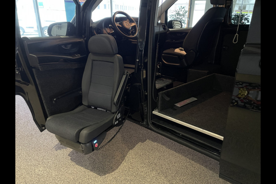 Mercedes-Benz Vito 116 CDI automaat rolstoelbus / speciaal gebouwd voor rolstoel bestuurder / € 27.950 marge / zwart metallic / lift / hand gas en rem / airco / cruise control / euro 6 diesel
