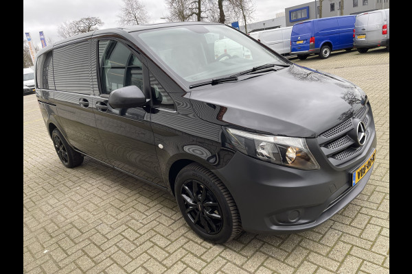 Mercedes-Benz Vito 116 CDI automaat rolstoelbus / speciaal gebouwd voor rolstoel bestuurder / € 27.950 marge / zwart metallic / lift / hand gas en rem / airco / cruise control / euro 6 diesel