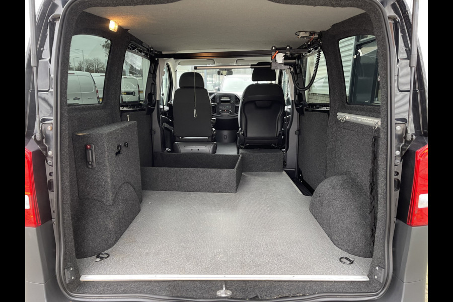 Mercedes-Benz Vito 116 CDI automaat rolstoelbus / speciaal gebouwd voor rolstoel bestuurder / € 27.950 marge / zwart metallic / lift / hand gas en rem / airco / cruise control / euro 6 diesel