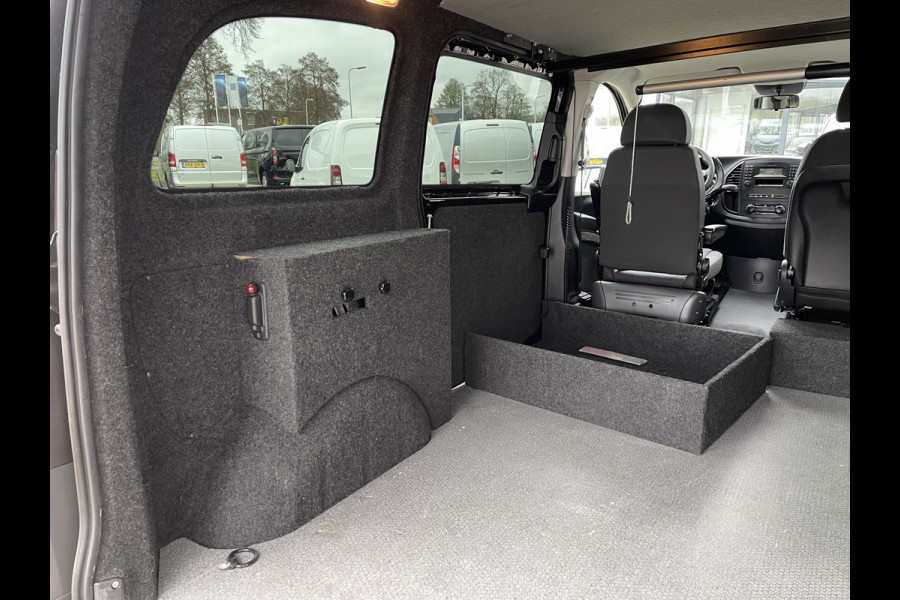 Mercedes-Benz Vito 116 CDI automaat rolstoelbus / speciaal gebouwd voor rolstoel bestuurder / € 27.950 marge / zwart metallic / lift / hand gas en rem / airco / cruise control / euro 6 diesel