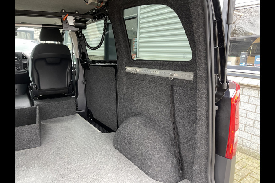 Mercedes-Benz Vito 116 CDI automaat rolstoelbus / speciaal gebouwd voor rolstoel bestuurder / € 27.950 marge / zwart metallic / lift / hand gas en rem / airco / cruise control / euro 6 diesel