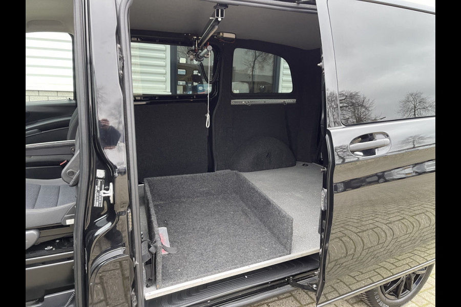 Mercedes-Benz Vito 116 CDI automaat rolstoelbus / speciaal gebouwd voor rolstoel bestuurder / € 27.950 marge / zwart metallic / lift / hand gas en rem / airco / cruise control / euro 6 diesel