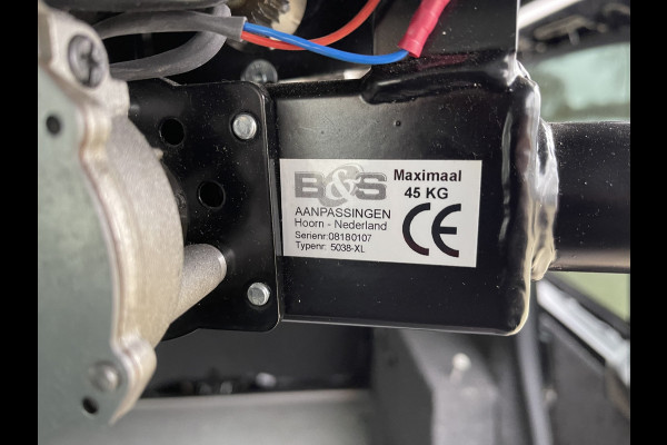 Mercedes-Benz Vito 116 CDI automaat rolstoelbus / speciaal gebouwd voor rolstoel bestuurder / € 27.950 marge / zwart metallic / lift / hand gas en rem / airco / cruise control / euro 6 diesel