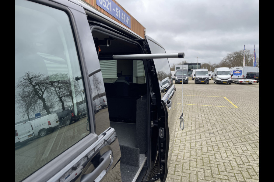 Mercedes-Benz Vito 116 CDI automaat rolstoelbus / speciaal gebouwd voor rolstoel bestuurder / € 27.950 marge / zwart metallic / lift / hand gas en rem / airco / cruise control / euro 6 diesel