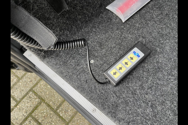 Mercedes-Benz Vito 116 CDI automaat rolstoelbus / speciaal gebouwd voor rolstoel bestuurder / € 27.950 marge / zwart metallic / lift / hand gas en rem / airco / cruise control / euro 6 diesel