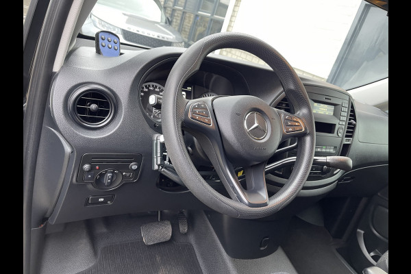 Mercedes-Benz Vito 116 CDI automaat rolstoelbus / speciaal gebouwd voor rolstoel bestuurder / € 27.950 marge / zwart metallic / lift / hand gas en rem / airco / cruise control / euro 6 diesel
