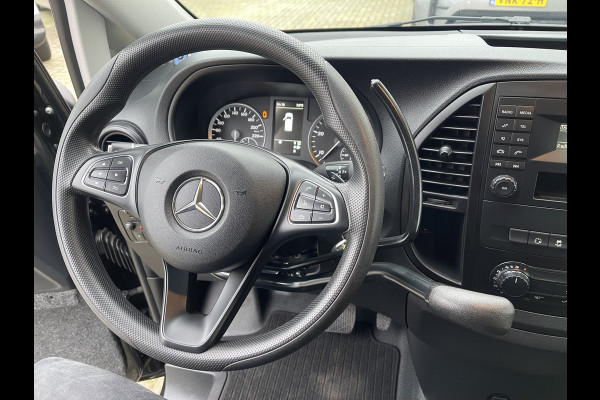 Mercedes-Benz Vito 116 CDI automaat rolstoelbus / speciaal gebouwd voor rolstoel bestuurder / € 27.950 marge / zwart metallic / lift / hand gas en rem / airco / cruise control / euro 6 diesel
