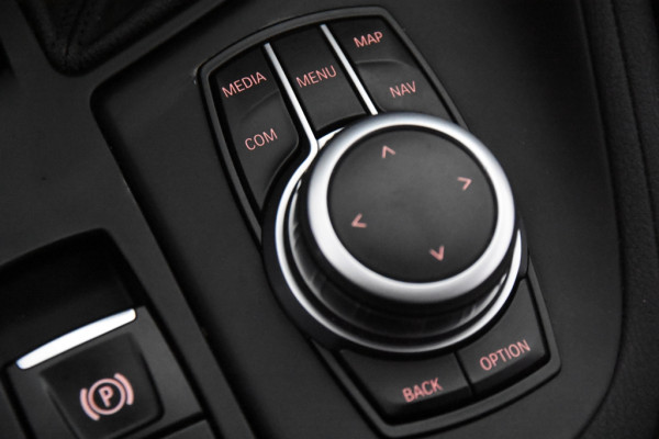 BMW X1 sDrive18i *1ste Eigenaar*Leer*Navigatie*Stoelverwarming*