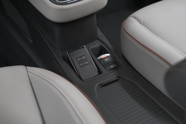 Renault Clio TCe 130 EDC Initiale Paris | Pack Winter | Camera | BOSE Audio | Dodehoekdetectie