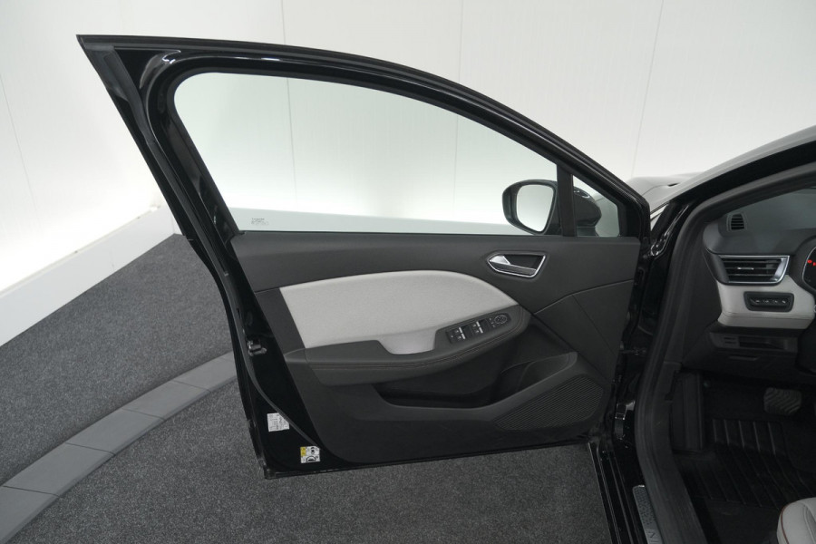 Renault Clio TCe 130 EDC Initiale Paris | Pack Winter | Camera | BOSE Audio | Dodehoekdetectie