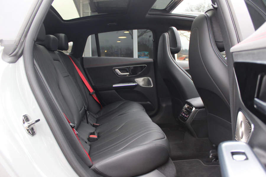 Mercedes-Benz EQE 350 AMG Line 89 kWh / Panoramadak / Camera / Achterasbesturing / Head-up / Luxe Leder / Premium Plus-pakket / Stoelventilatie + Verwarming + Massage / Navigatie / Dodehoek / DAB / ACC