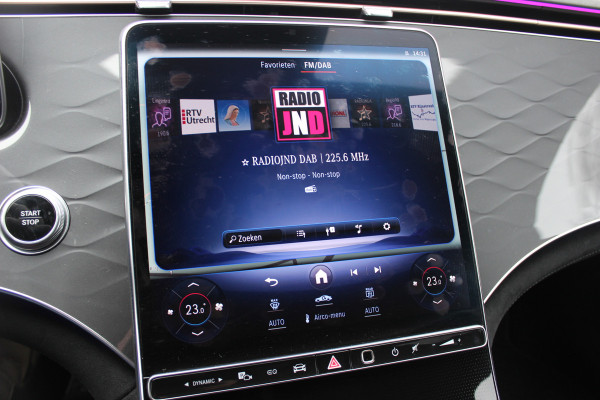 Mercedes-Benz EQE 350 AMG Line 89 kWh / Panoramadak / Camera / Achterasbesturing / Head-up / Luxe Leder / Premium Plus-pakket / Stoelventilatie + Verwarming + Massage / Navigatie / Dodehoek / DAB / ACC