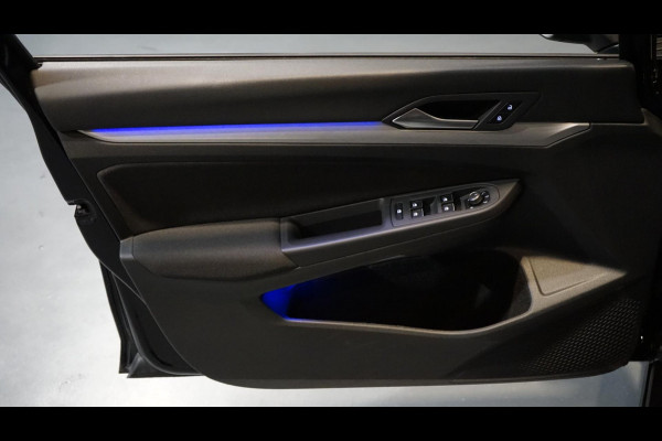 Volkswagen Golf VIII 1.5 eTSI Style AUTOMAAT-ACC-AMBIANCE-CAMERA-CRUISE-KEYLESS-NAVIGATIE-VIRTUEEL