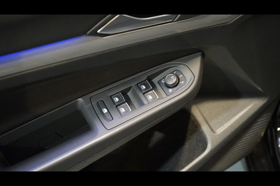 Volkswagen Golf VIII 1.5 eTSI Style AUTOMAAT-ACC-AMBIANCE-CAMERA-CRUISE-KEYLESS-NAVIGATIE-VIRTUEEL