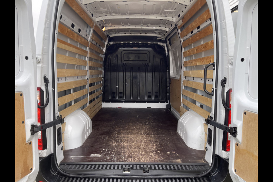 Opel Movano 2.3 Turbo 136pk L2H2 / vaste prijs rijklaar € 14.950 ex btw / euro 6 / bpm vrij / trekhaak 2500 kg / pdc achter / airco / cruise control / bijrijdersbank