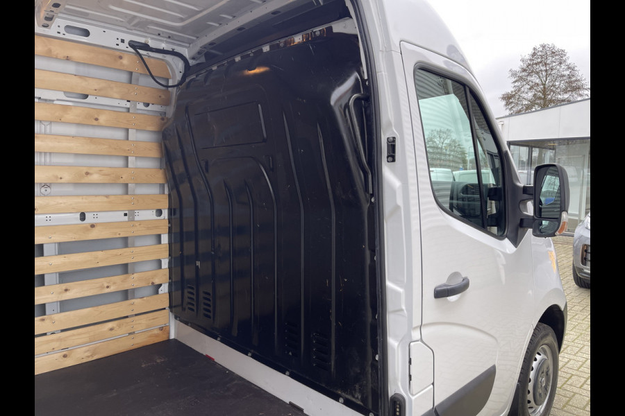 Opel Movano 2.3 Turbo 136pk L2H2 / vaste prijs rijklaar € 14.950 ex btw / euro 6 / bpm vrij / trekhaak 2500 kg / pdc achter / airco / cruise control / bijrijdersbank