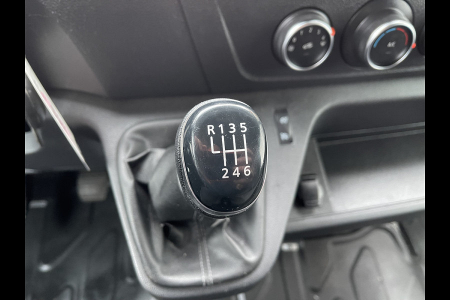 Opel Movano 2.3 Turbo 136pk L2H2 / vaste prijs rijklaar € 14.950 ex btw / euro 6 / bpm vrij / trekhaak 2500 kg / pdc achter / airco / cruise control / bijrijdersbank