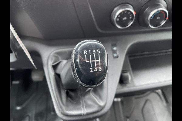 Opel Movano 2.3 Turbo 136pk L2H2 / vaste prijs rijklaar € 14.950 ex btw / euro 6 / bpm vrij / trekhaak 2500 kg / pdc achter / airco / cruise control / bijrijdersbank