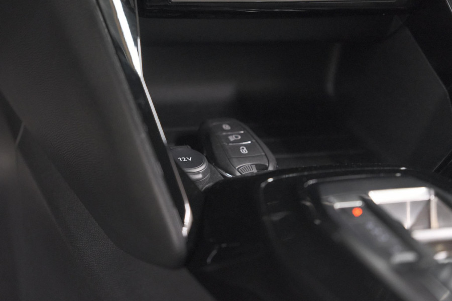 Peugeot 208 Hybrid 136 e-DCS6 GT | Camera | Apple Carplay | Parkeersensoren