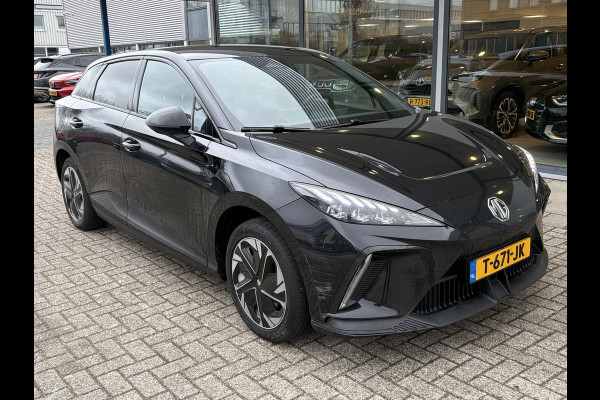 MG Mg4 electric Luxury 64 kWh | Stoel & Stuurverwarming | Elek. verstelbare stoel | 360 Camera | Dodehoeksensoren | Navi |