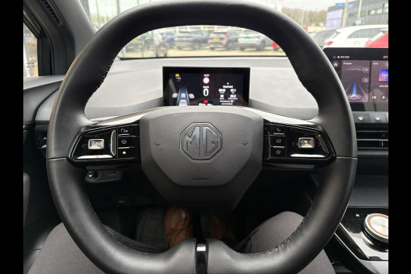 MG Mg4 electric Luxury 64 kWh | Stoel & Stuurverwarming | Elek. verstelbare stoel | 360 Camera | Dodehoeksensoren | Navi |