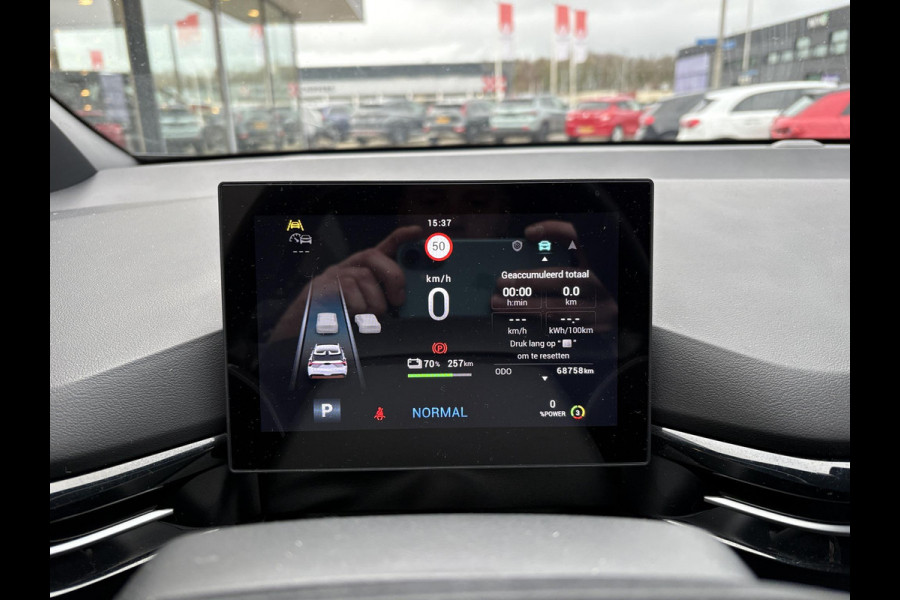 MG Mg4 electric Luxury 64 kWh | Stoel & Stuurverwarming | Elek. verstelbare stoel | 360 Camera | Dodehoeksensoren | Navi |