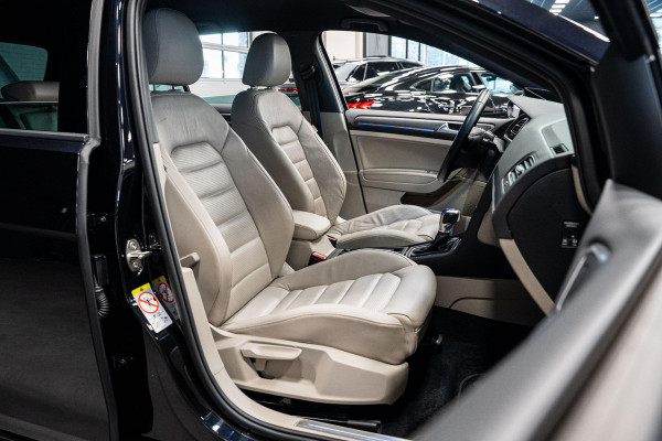 Volkswagen e-Golf *Warmtepomp / Dynaudio / Keyless / Sportstoelen / Lederen bekleding*