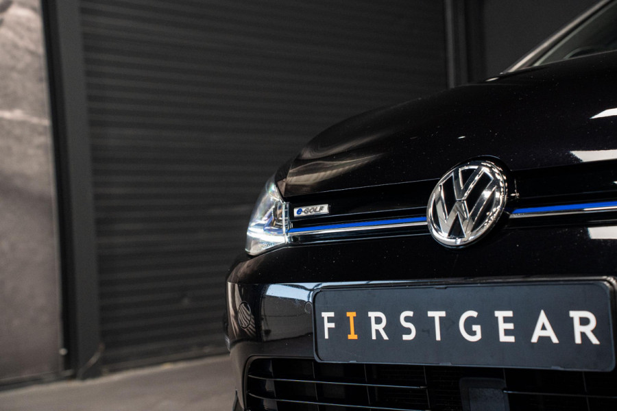 Volkswagen e-Golf *Warmtepomp / Dynaudio / Keyless / Sportstoelen / Lederen bekleding*