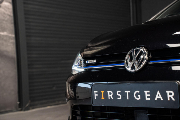 Volkswagen e-Golf *Warmtepomp / Dynaudio / Keyless / Sportstoelen / Lederen bekleding*