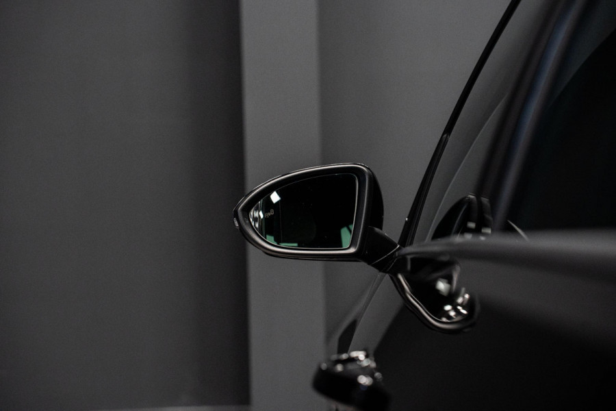 Volkswagen e-Golf *Warmtepomp / Dynaudio / Keyless / Sportstoelen / Lederen bekleding*