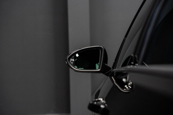 Volkswagen e-Golf *Warmtepomp / Dynaudio / Keyless / Sportstoelen / Lederen bekleding*