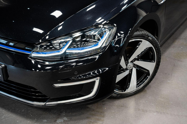 Volkswagen e-Golf *Warmtepomp / Dynaudio / Keyless / Sportstoelen / Lederen bekleding*