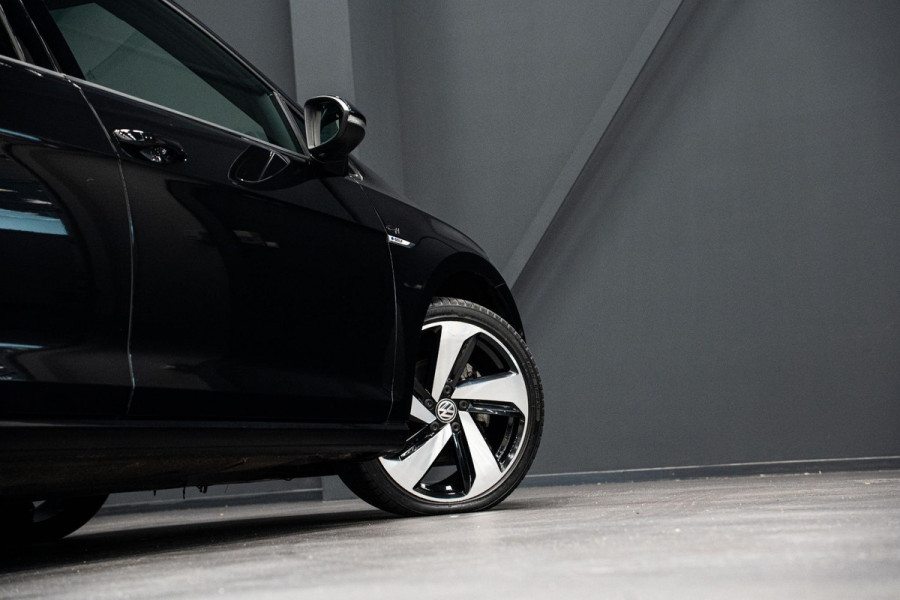 Volkswagen e-Golf *Warmtepomp / Dynaudio / Keyless / Sportstoelen / Lederen bekleding*