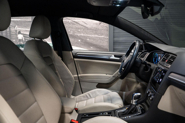 Volkswagen e-Golf *Warmtepomp / Dynaudio / Keyless / Sportstoelen / Lederen bekleding*
