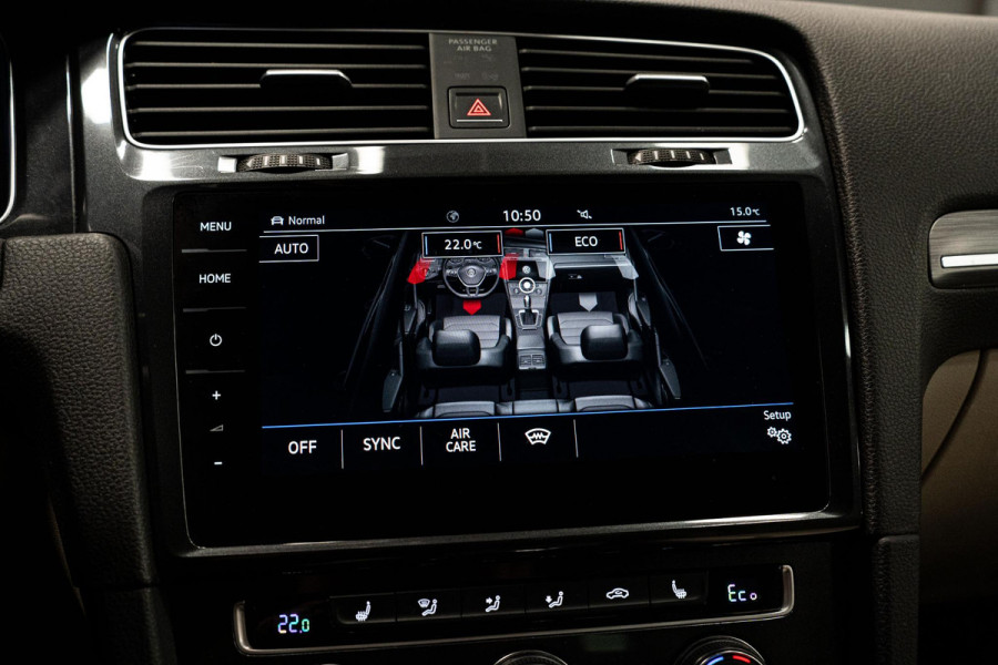 Volkswagen e-Golf *Warmtepomp / Dynaudio / Keyless / Sportstoelen / Lederen bekleding*