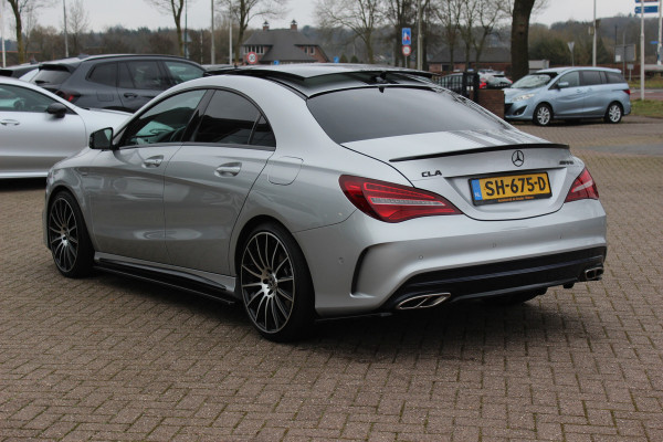 Mercedes-Benz CLA-Klasse 180 WhiteArt Edition / Panoramadak / Camera / Leder&Alcantara / 19'' / Keyless / Navigatie / Stoelverwarming / Cruise Control