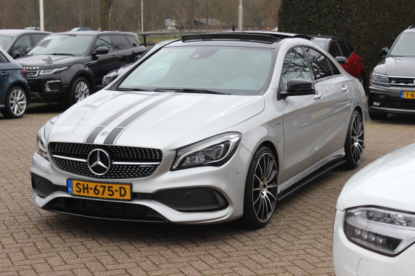Mercedes-Benz CLA-Klasse 180 WhiteArt Edition / Panoramadak / Camera / Leder&Alcantara / 19'' / Keyless / Navigatie / Stoelverwarming / Cruise Control