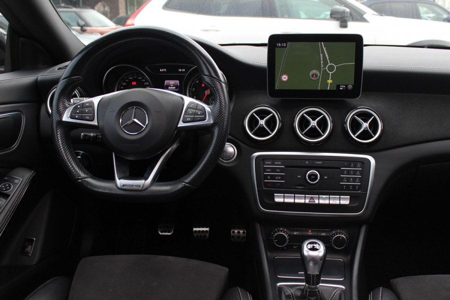 Mercedes-Benz CLA-Klasse 180 WhiteArt Edition / Panoramadak / Camera / Leder&Alcantara / 19'' / Keyless / Navigatie / Stoelverwarming / Cruise Control