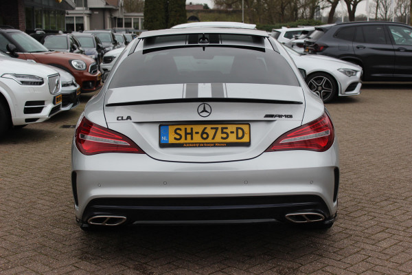 Mercedes-Benz CLA-Klasse 180 WhiteArt Edition / Panoramadak / Camera / Leder&Alcantara / 19'' / Keyless / Navigatie / Stoelverwarming / Cruise Control