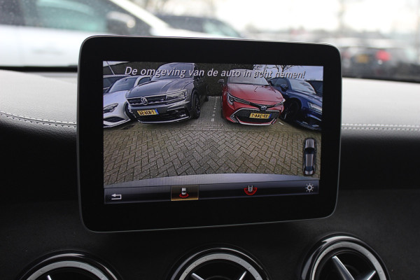 Mercedes-Benz CLA-Klasse 180 WhiteArt Edition / Panoramadak / Camera / Leder&Alcantara / 19'' / Keyless / Navigatie / Stoelverwarming / Cruise Control