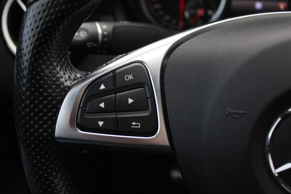 Mercedes-Benz CLA-Klasse 180 WhiteArt Edition / Panoramadak / Camera / Leder&Alcantara / 19'' / Keyless / Navigatie / Stoelverwarming / Cruise Control