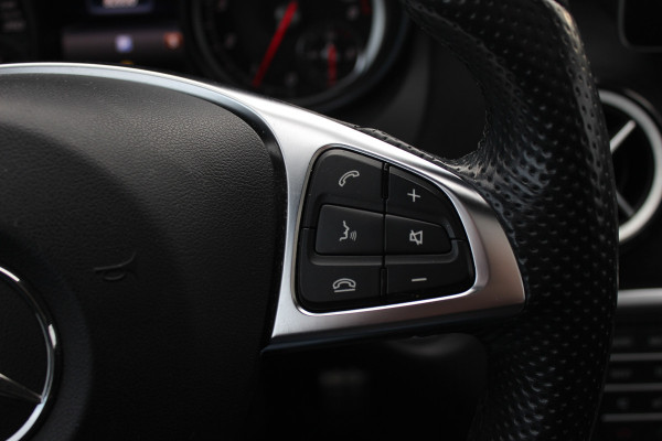 Mercedes-Benz CLA-Klasse 180 WhiteArt Edition / Panoramadak / Camera / Leder&Alcantara / 19'' / Keyless / Navigatie / Stoelverwarming / Cruise Control