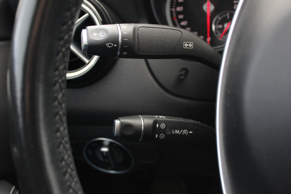 Mercedes-Benz CLA-Klasse 180 WhiteArt Edition / Panoramadak / Camera / Leder&Alcantara / 19'' / Keyless / Navigatie / Stoelverwarming / Cruise Control