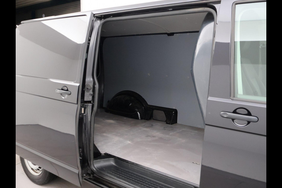 Volkswagen Transporter T6.1 2.0 TDI 150 PK DSG AUT. L2H1 + 18 INCH | LED | APPLE CARPLAY | COMFORTSTOELEN | NAVIGATIE