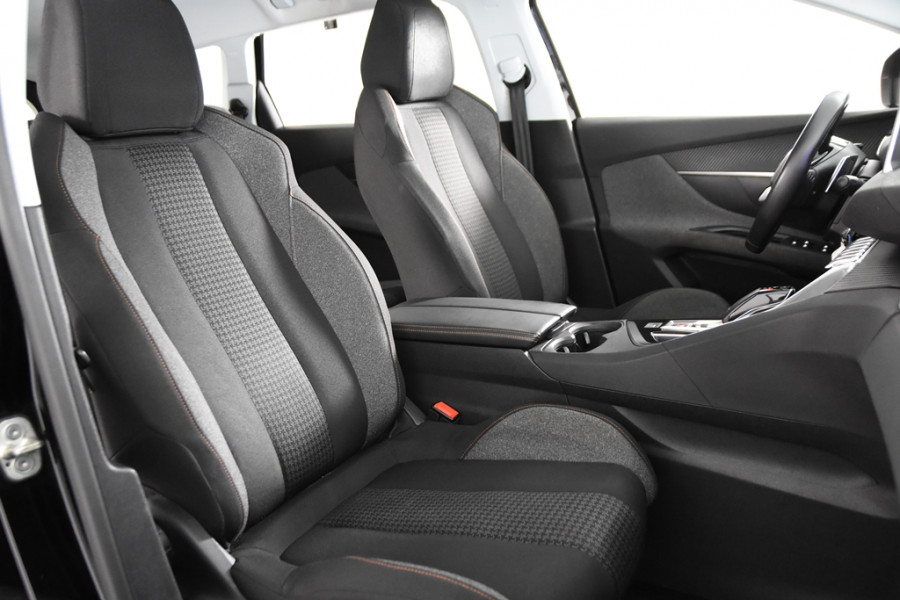 Peugeot 5008 Active 130 *Navigatie*Trekhaak*Park Assist*Carplay*